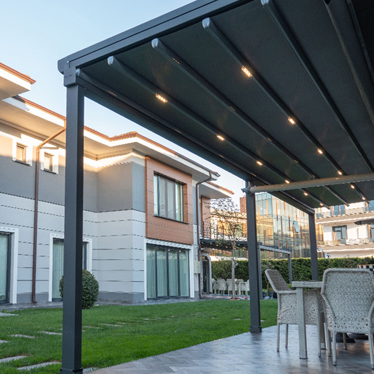 Pergola Cu Membrana PERGOLA BIOCLIMATICA RETRACTABILA CU MEMBRANA CAUCIUCATA - imagine 1